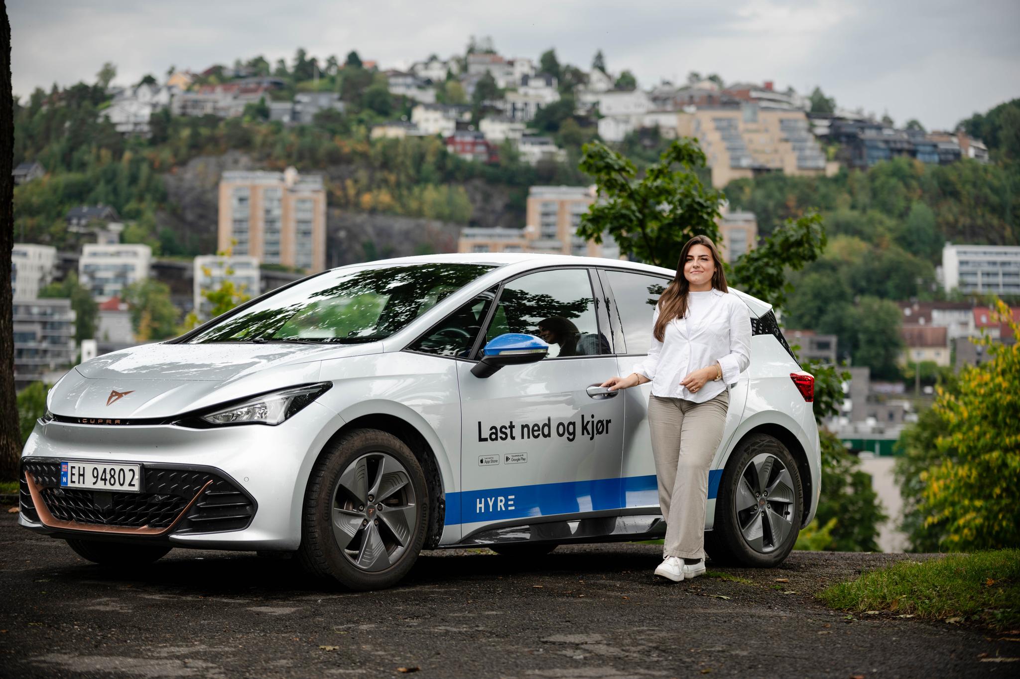 Med Hyres bildelningstjänst har Mio Omsorg minskat sina bilkostnader och förenklat vardagen, säger Diana Tahiri.